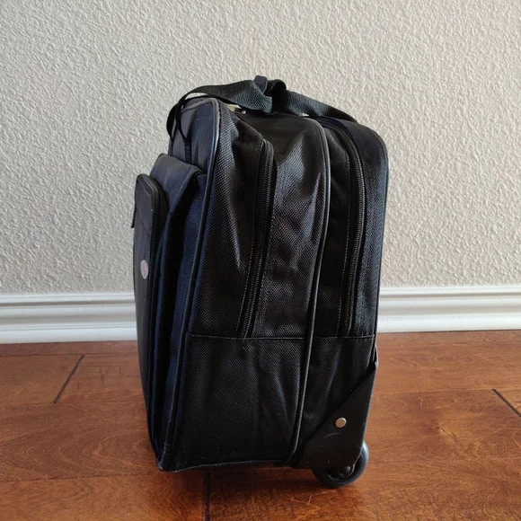 Carry on laptop luggage